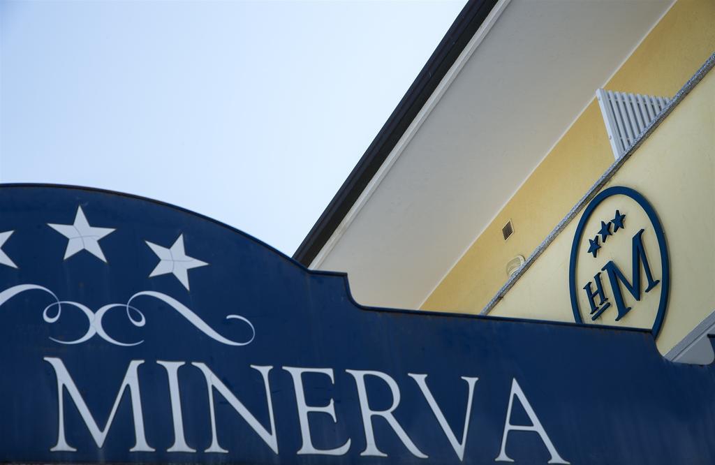 Hotel Minerva Lignano Sabbiadoro Exterior foto