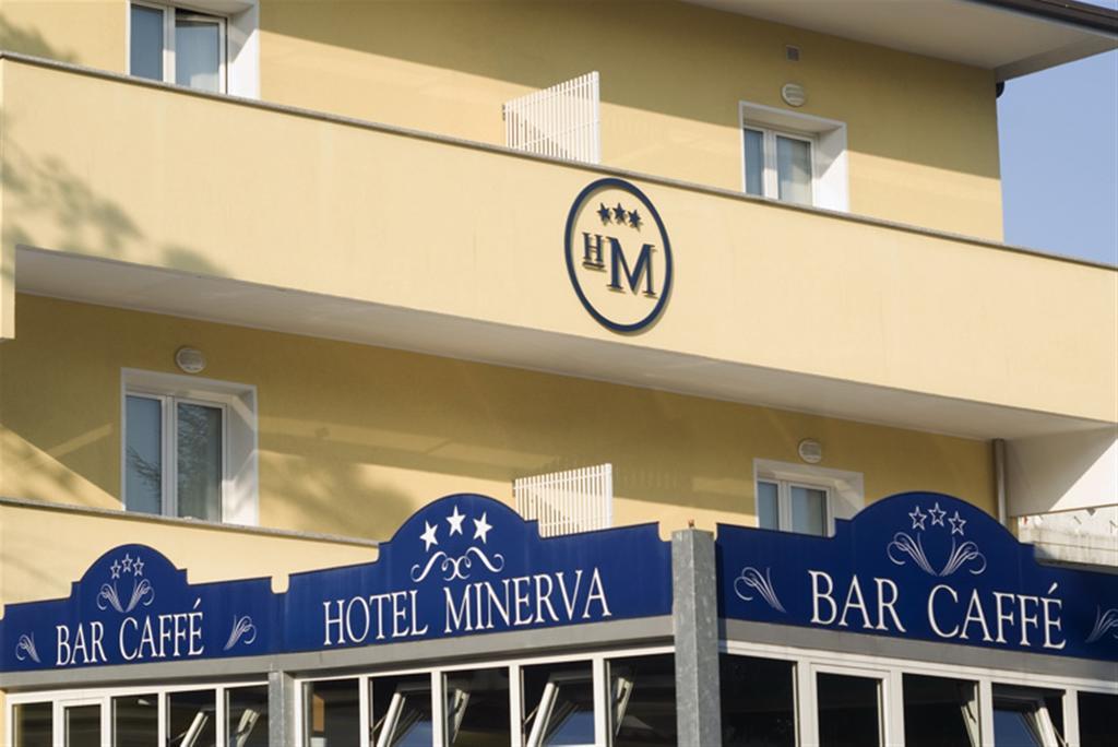 Hotel Minerva Lignano Sabbiadoro Exterior foto